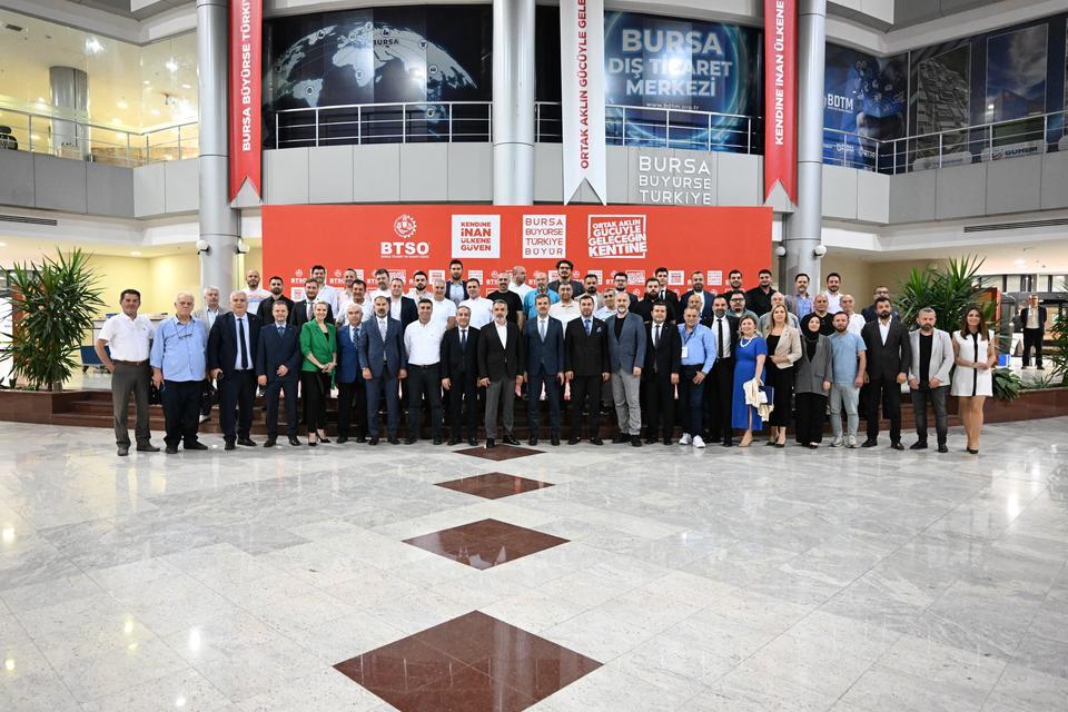 BURSA'DA KONUT FİYATLARI 5 YILDA 10 KAT, ARSA FİYATLARI İSE 7 KAT ARTTI... BURSA'NIN, MEVCUT SANAYİ VE KONUT ALANLARINDA KIMILDAYACAK YERİ KALDI BTSO 54. MESLEK KOMİTESİ MECLİS ÜYESİ İSMAİL DUYAR: "BURSA'DA GAYRİMENKUL FİYATLARI ENFLASYONDAN YÜKSEK ARTIYOR" "YENİ KONUT ÜRETİMİ VE SANAYİ İÇİN YATIRIM ALANLARI OLUŞTURMALIYIZ"