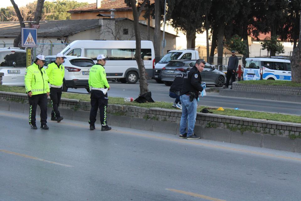YOLUN KARŞISINA GEÇMEK İSTERKEN OTOMOBİLİN ÇARPTIĞI KADIN HAYATINI KAYBETTİ