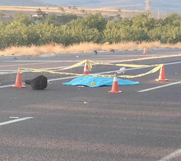 Otomobilin çarptığı kadın hayatını kaybetti