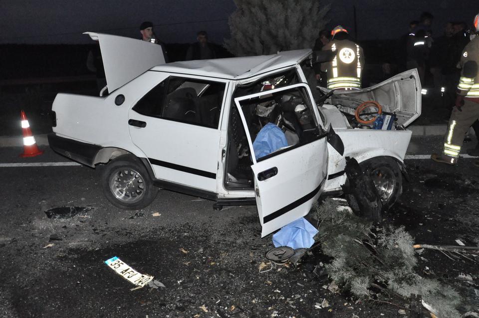 MANİSA'DA FECİ KAZA: 2 ÖLÜ, 5 YARALI