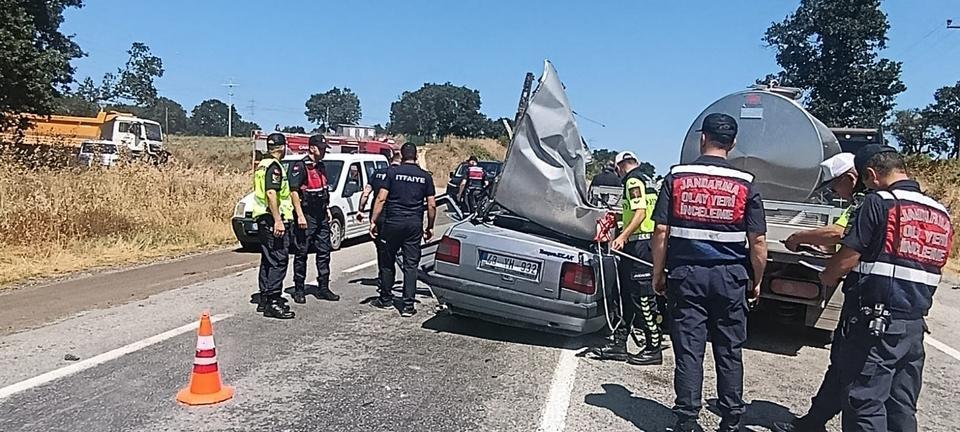ÇANAKKALE'DE TRAFİK KAZASI: 2'Sİ AĞIR 4 YARALI