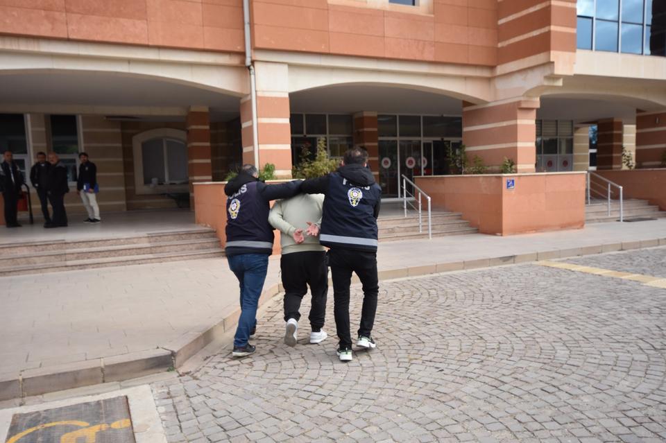 17 İLDE 54 KİŞİYİ DOLANDIRAN ŞAHIS YAKAYI ELE VERDİ