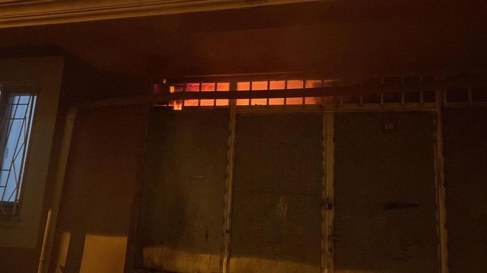 Gıda malzemelerinin bulunduğu depo küle döndü