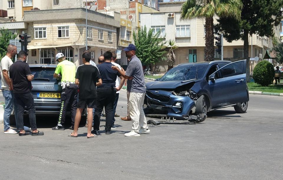 İki otomobil çarpıştı: 4 yaralı