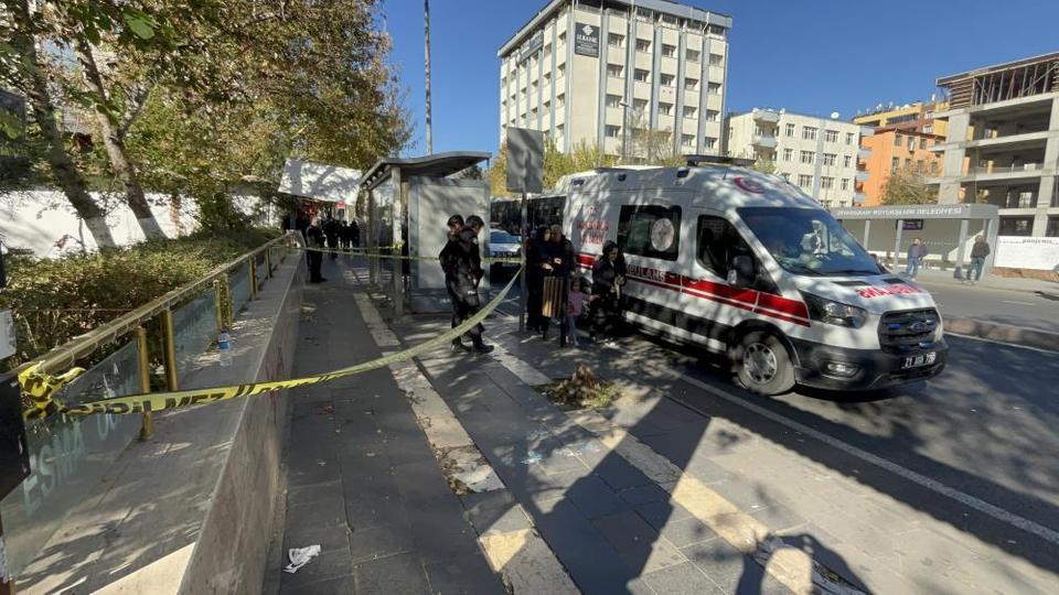 Eşini rahatsız eden adama tuzak kurup ayağından kurşunladı