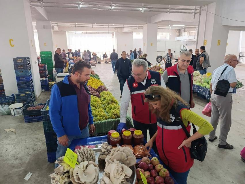 Buharkent'te pazar tezgahları denetlendi