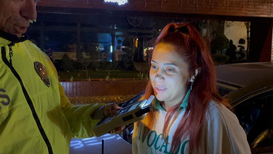 Gülerek üfledi, ağlayarak ayrıldı