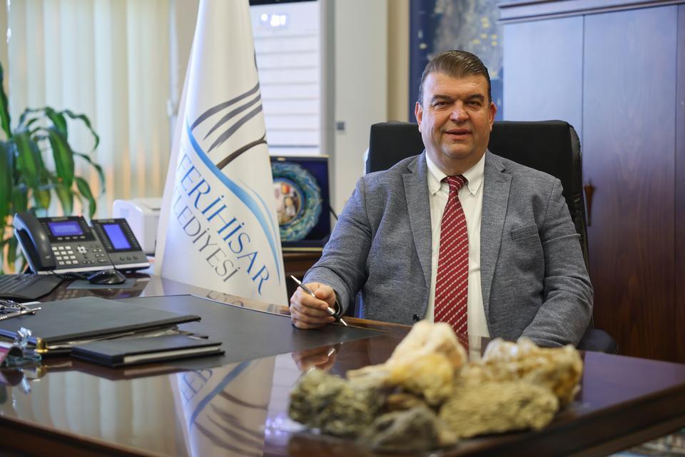 BAŞKAN YETİŞKİN'DEN SEVGİLİSİNE: "UĞUR DÜNDAR GELECEK 1 SAAT AVUTMAM LAZIM"