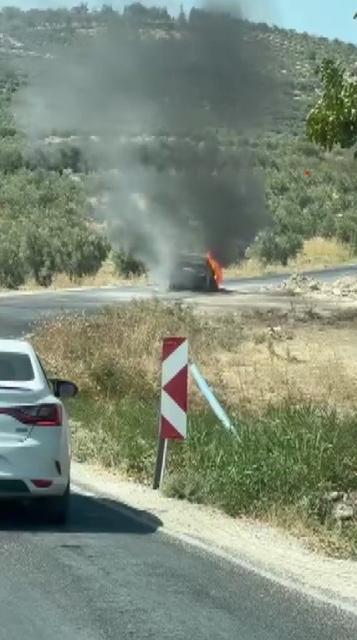 Otomobil alev alev yandı
