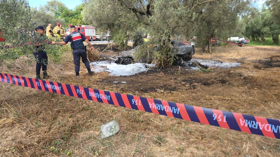 Kontrolden çıkan otomobil tarlada yandı: 1 ölü, 1'i çocuk 5 yaralı