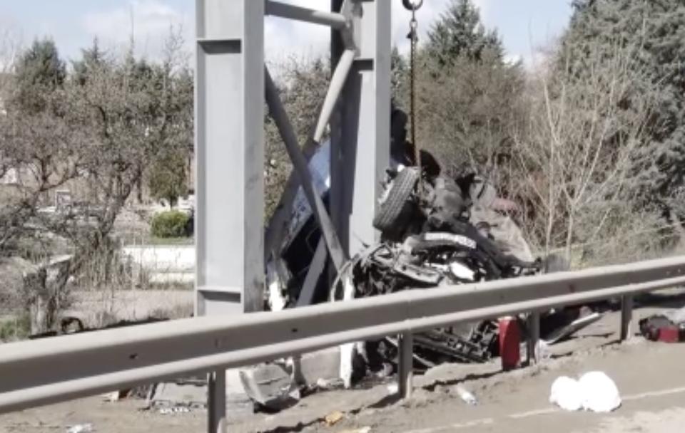 Otobüs devrildi: 4 ölü, 13 yaralı