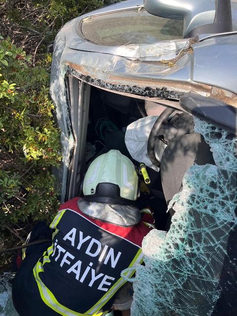 Aydın'da araç şarampole yuvarlandı