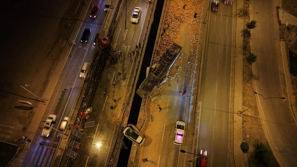 Tır ile otomobillerin çarpıştığı kazada ortalık savaş alanına döndü: 1 ölü, 7 yaralı