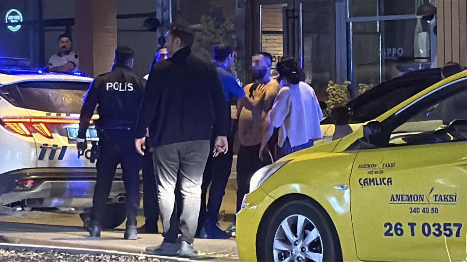TUVALET SIRASI YÜZÜNDEN KAVGA EDEN ŞAHIS ORTALIĞI BİRBİRİNE KATTI