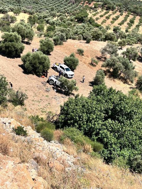 Belediye başkan adayı uçuruma yuvarlanan cipte can verdi