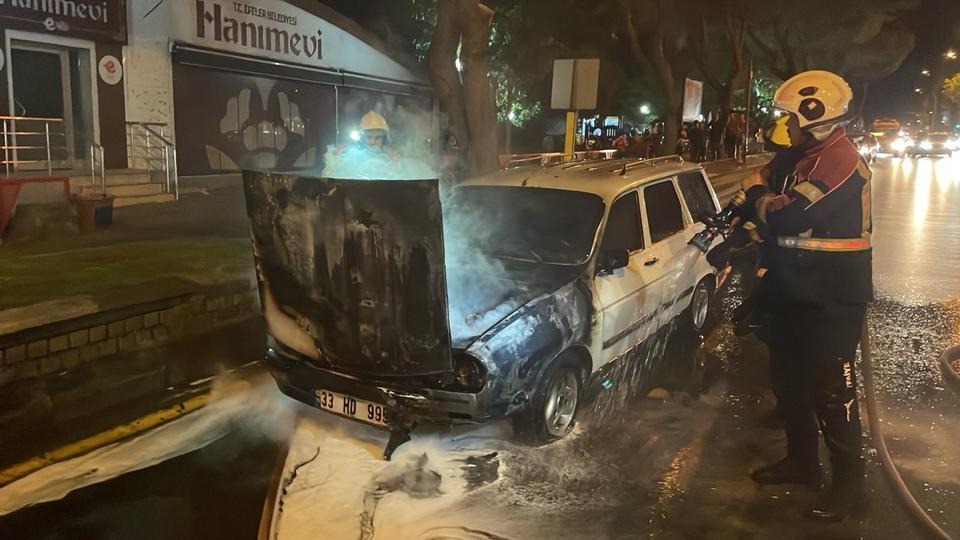 Aydın'da seyir halindeki otomobil alev aldı