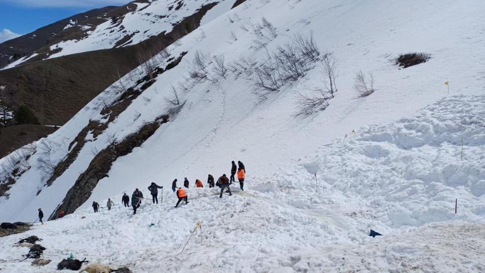 Çığ altında kalan çobanın cansız bedenine 125 gün sonra ulaşıldı