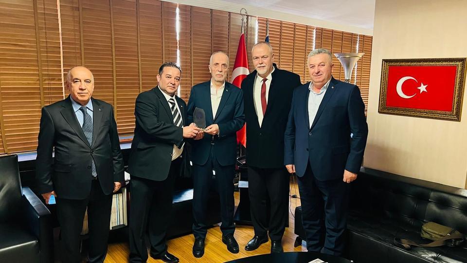 İstanbul Staj ve Çıraklık Mağdurları Derneği’nden TÜRK-İŞ’e ziyaret