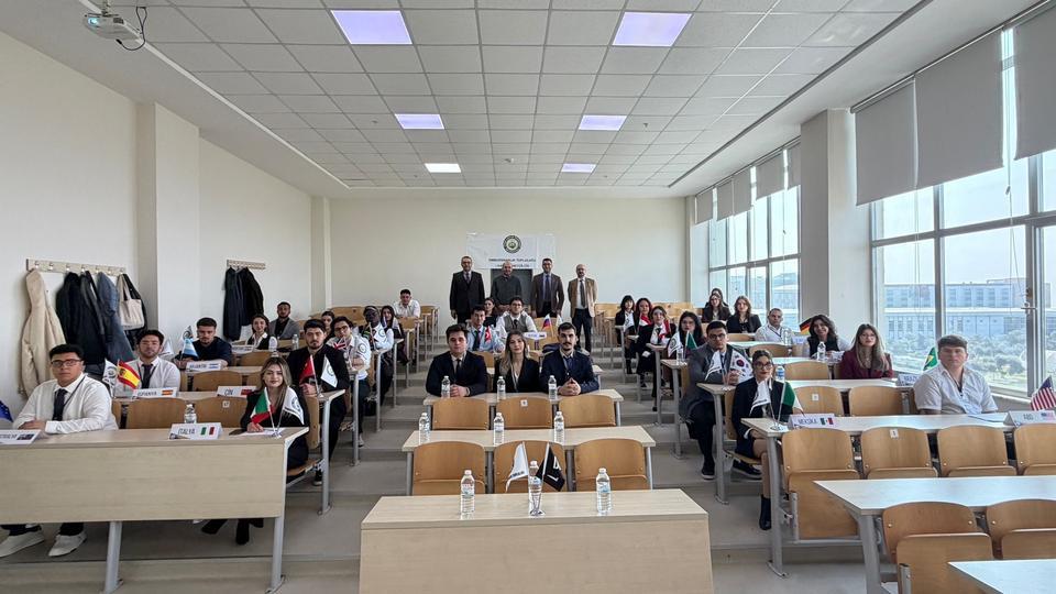 ADÜ’de bir ilk: Öğrenciler G-20 zirvesini simüle etti