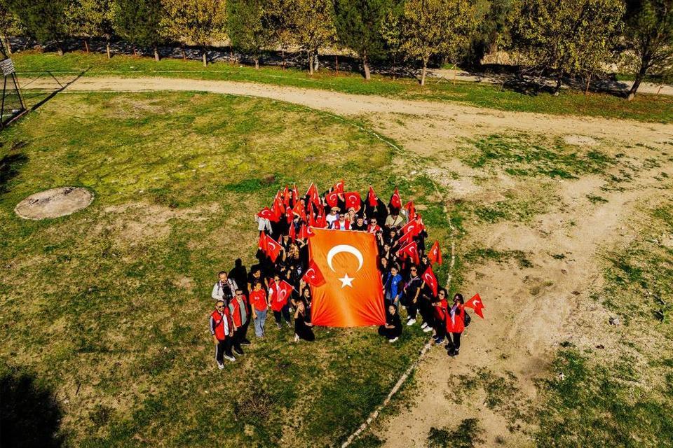 Aydın'da gençler 'Cumhuriyet' için yürüdü