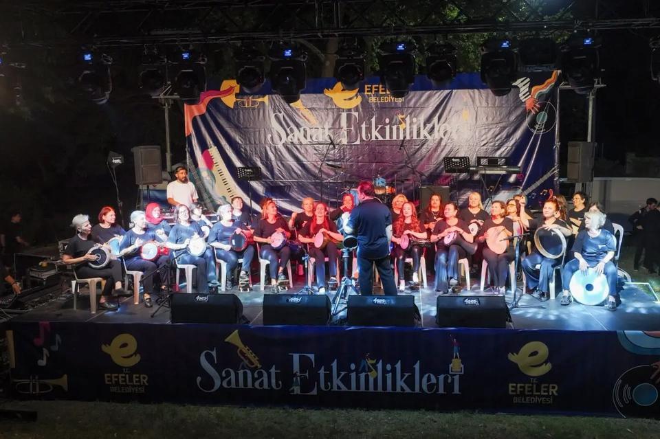 Başkan Yetişkin’den Efeler’de Cumhuriyet Bayramı şöleni