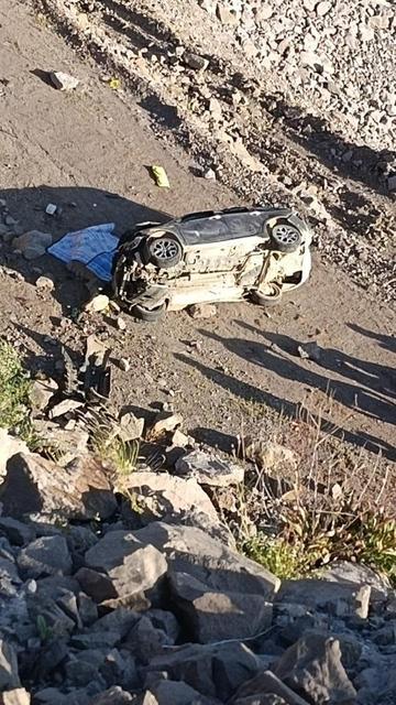 Otomobil şarampole yuvarlandı: Aynı aileden 3 kişi hayatını kaybetti