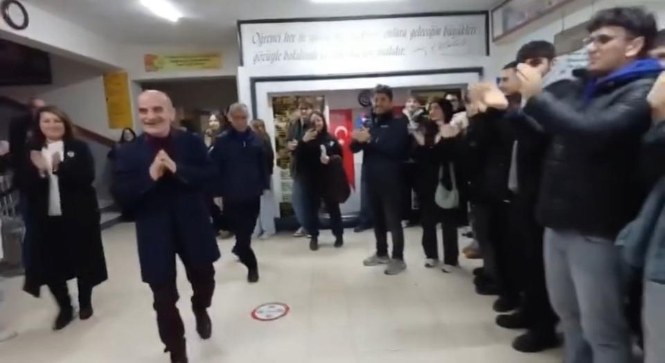 40 yıllık eğitimcinin meslek hayatı alkışlarla son buldu