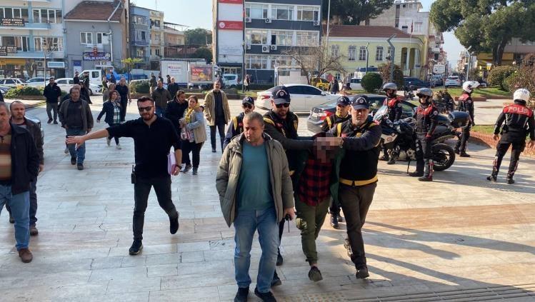 İŞLEDİĞİ CİNAYET SONRASI EVDEN ELLERİ CEBİNDE ÇIKMIŞTI, KELEPÇELİ CEZAEVİNE GÖNDERİLDİ