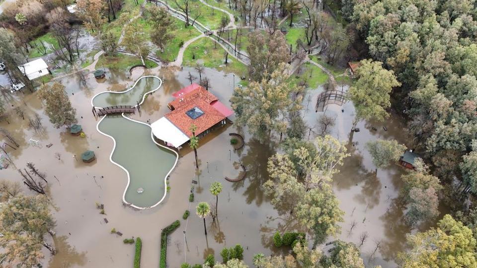 Göl taştı, ilçe Venedik'e döndü