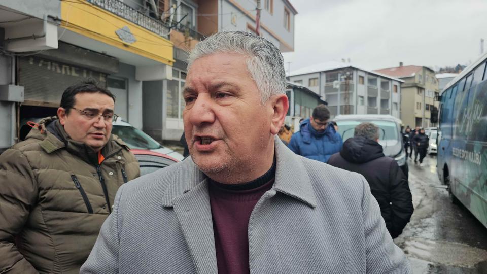 KAHREDEN TESADÜF: 6 YIL ÖNCE ANNESİ PATATES PÜRESİNDEN, KIZI İSE ELMA YERKEN ÖLDÜ YEDİĞİ ELMA NEFES BORUSUNA KAÇAN 45 YAŞINDAKİ GÜVENLİK GÖREVLİSİ KADIN 10 YIL ÖNCE DE OĞLUNU KAZADA KAYBETMİŞ