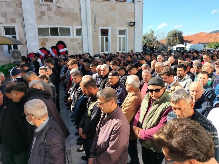 Kalp krizi geçiren öğretmen, sevenlerini yasa boğdu