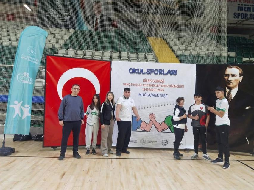 BOZDOĞAN'IN GÜÇLÜ BİLEKLERİ ŞAMPİYONADAN MADALYALARLA DÖNDÜ