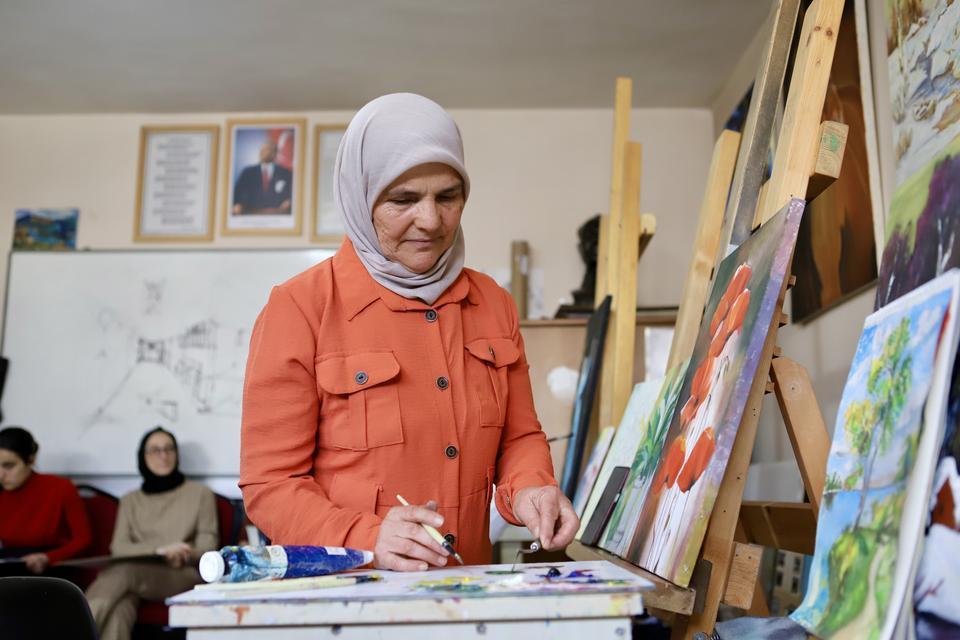 62 YAŞINDA BAŞLAYAN RESİM TUTKUSU, KİŞİSEL SERGİYLE TAÇLANMAYI BEKLİYOR