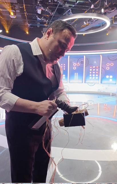 Alper Ateş e Söke Çzimesinin Minyatürü Hediye Edilmişti