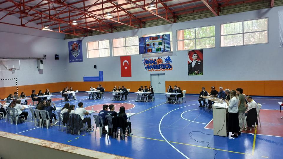 Efeler’de Liseler Arası Bilgi ve Kültür Yarışması final heyecanı!