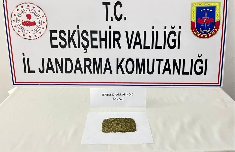 Uyuşturucu taşıyan 2 şüpheli yakalandı