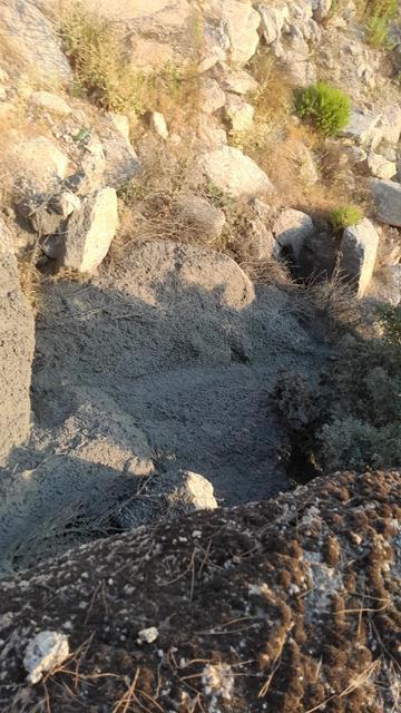 Beton atıkları doğaya döküldü