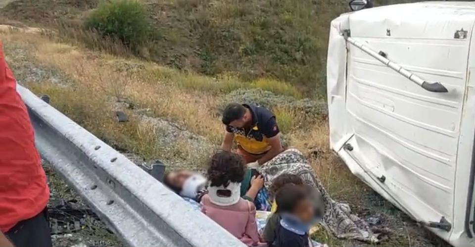 Trafik kazasında 5'i çocuk 11 yaralı