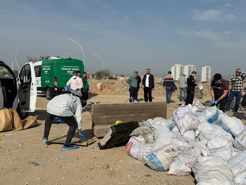 Akıl almaz cinayet: Ceset tuzlanıp halıya sarıldı, çekyatla beraber atıldı