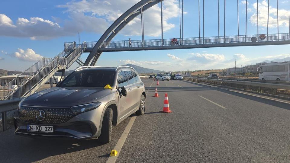 Otomobilin çarptığı çocuk kurtarılamadı