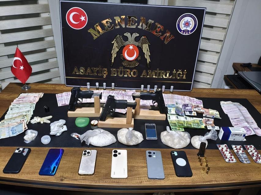 İzmir'de uyuşturucu ve silah operasyonu: 5 gözaltı