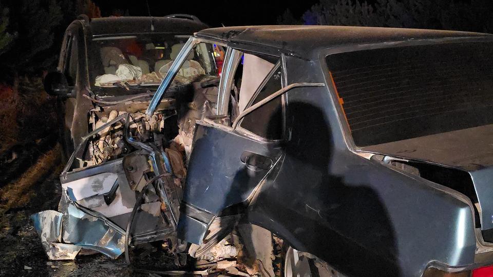 Otomobil ve hafif ticari araç çarpıştı: 1 ölü, 2 yaralı