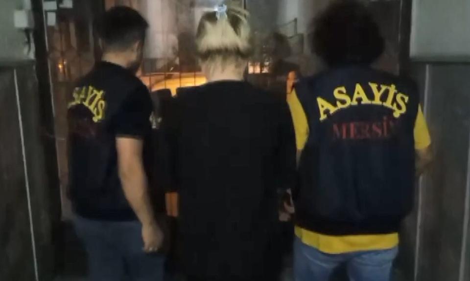 MERSİN'DEKİ MÜSTEHCENLİK VE FUHUŞ OPERASYONUNDA 50 ŞÜPHELİ YAKALANDI