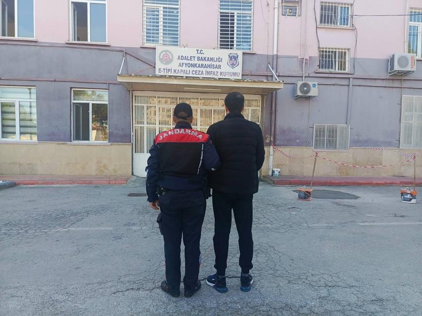 Farklı suçlardan 20 yıl hapis cezası bulunan zanlı yakaladı