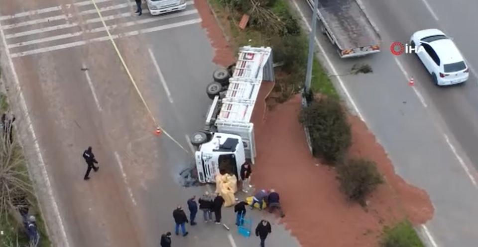 Vakaya giden ambulans kaza yaptı: 1 ölü, 3 yaralı