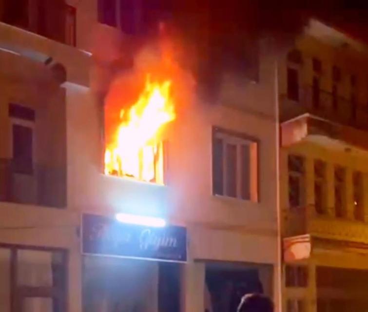 Apartmanda çıkan yangın ekiplerce söndürüldü