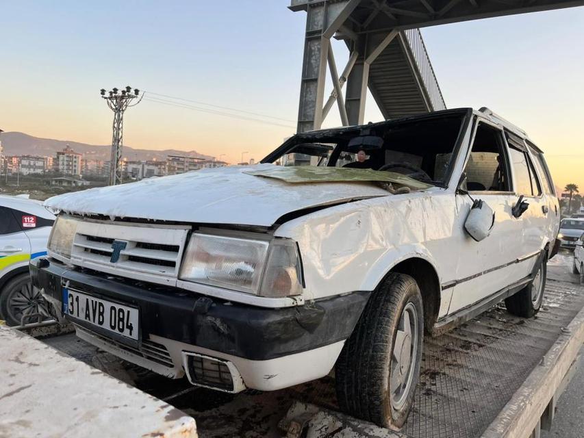 Takla atarak hurdaya dönen Tofaş'ın sürücüsü yaralandı