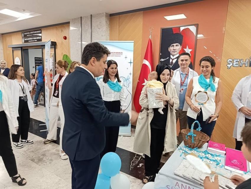 AYDIN ŞEHİR HASTANESİ'NDE ANNE SÜTÜNÜN ÖNEMİNE DİKKAT ÇEKİLDİ