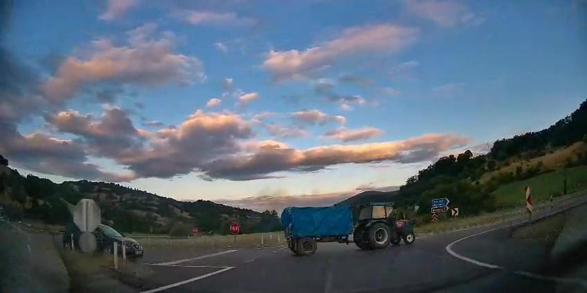 Traktör dehşeti kamerada!