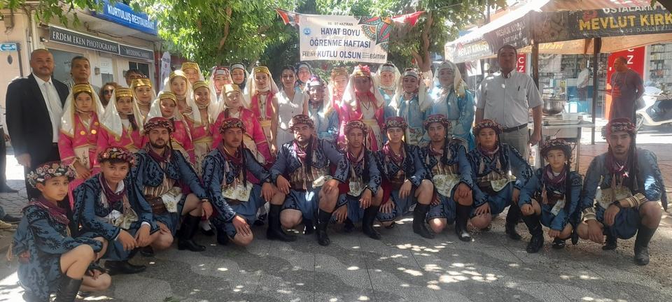 İNCİRLİOVA'DA KURSİYERLER HÜNERLERİNİ SERGİLEDİ